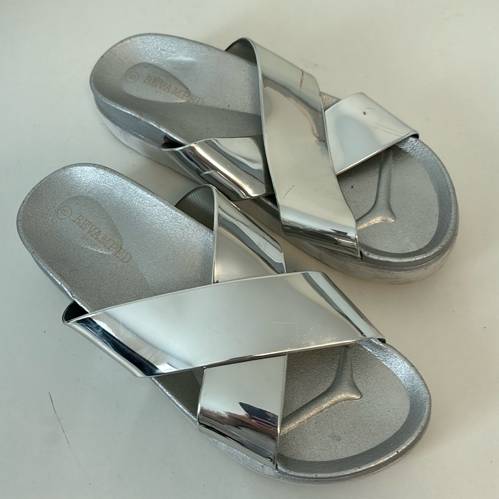 Revamped silver shiny chunky criss-cross slide sandals size 8